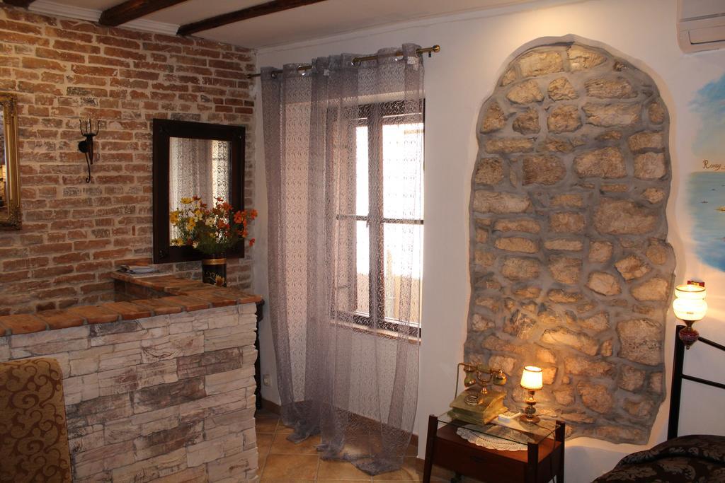 Rooms Da Angelica Old City 2 โรวีน ภายนอก รูปภาพ